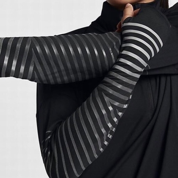 Nike Tops - ✈️NWT LAST PRICE DROP NIKE long sleeve running top